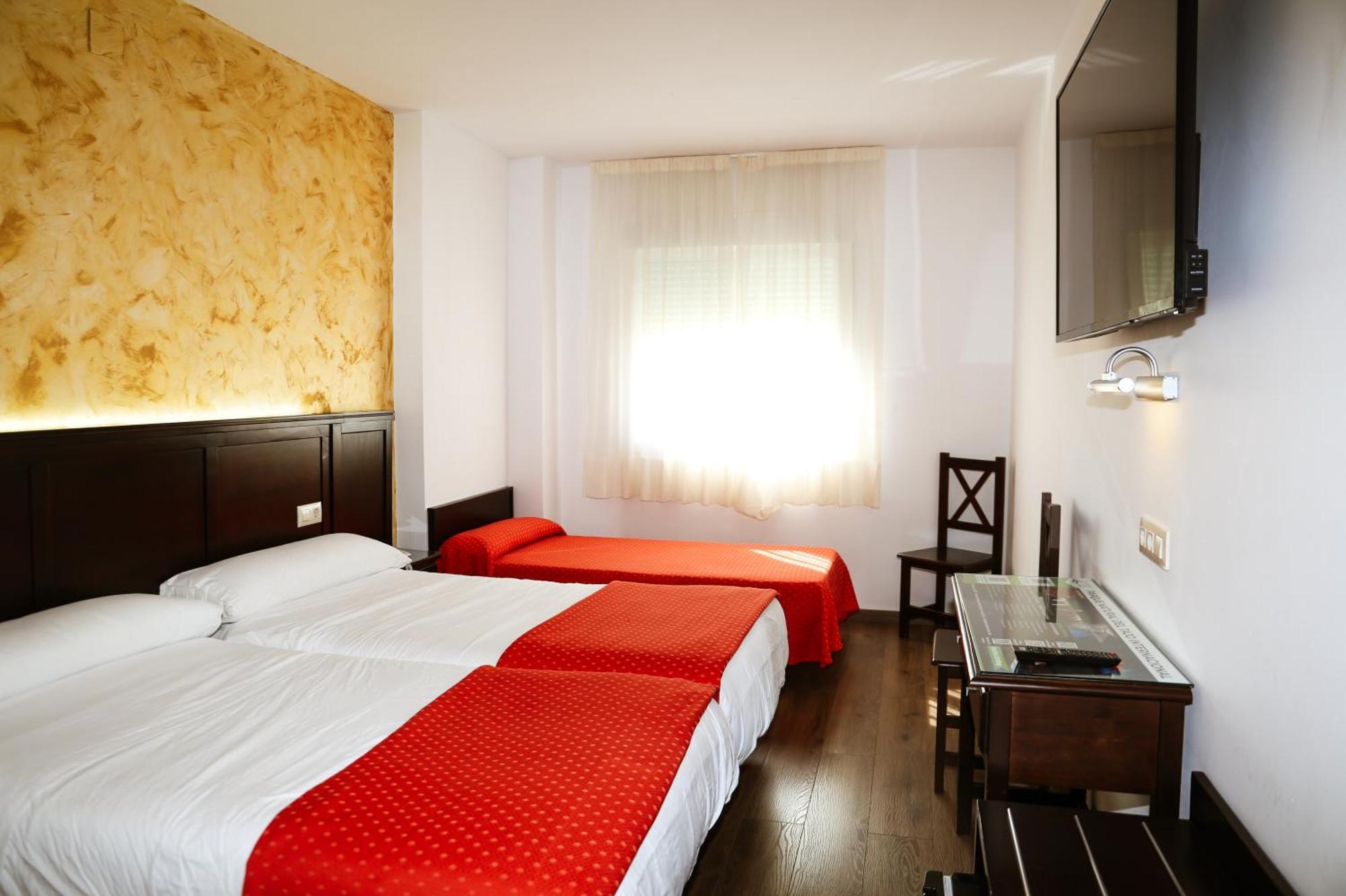 Hotel Restaurante Sostenible La Laguna Бросас Экстерьер фото